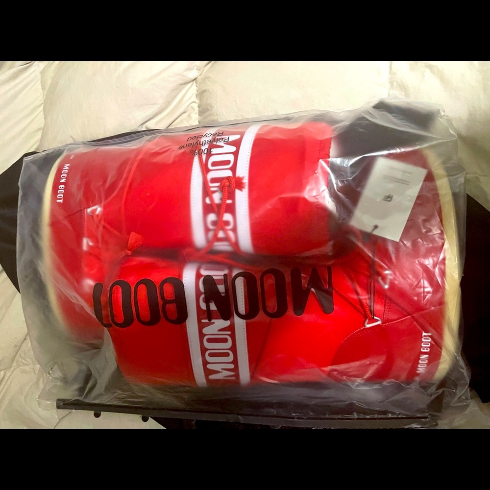 Moon boots (red )
